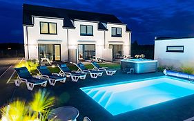 Cichy Domek Karwia - Apartamenty - Basen, Jacuzzi, Sauna